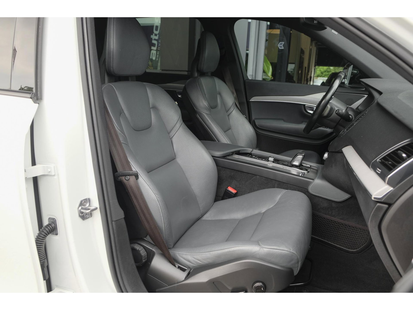Volvo XC90 2.0 T8 390pk R-design Recharge 7-persoons Leder Navigatie Carplay Full led 22" LMV