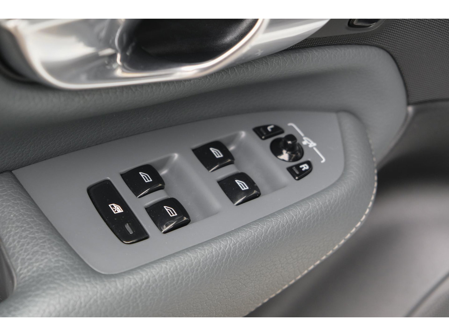 Volvo XC90 2.0 T8 390pk R-design Recharge 7-persoons Leder Navigatie Carplay Full led 22" LMV