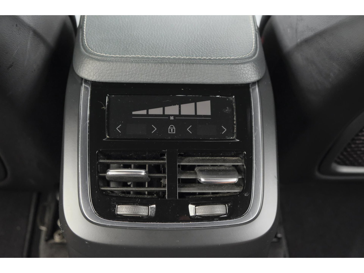 Volvo XC90 2.0 T8 390pk R-design Recharge 7-persoons Leder Navigatie Carplay Full led 22" LMV