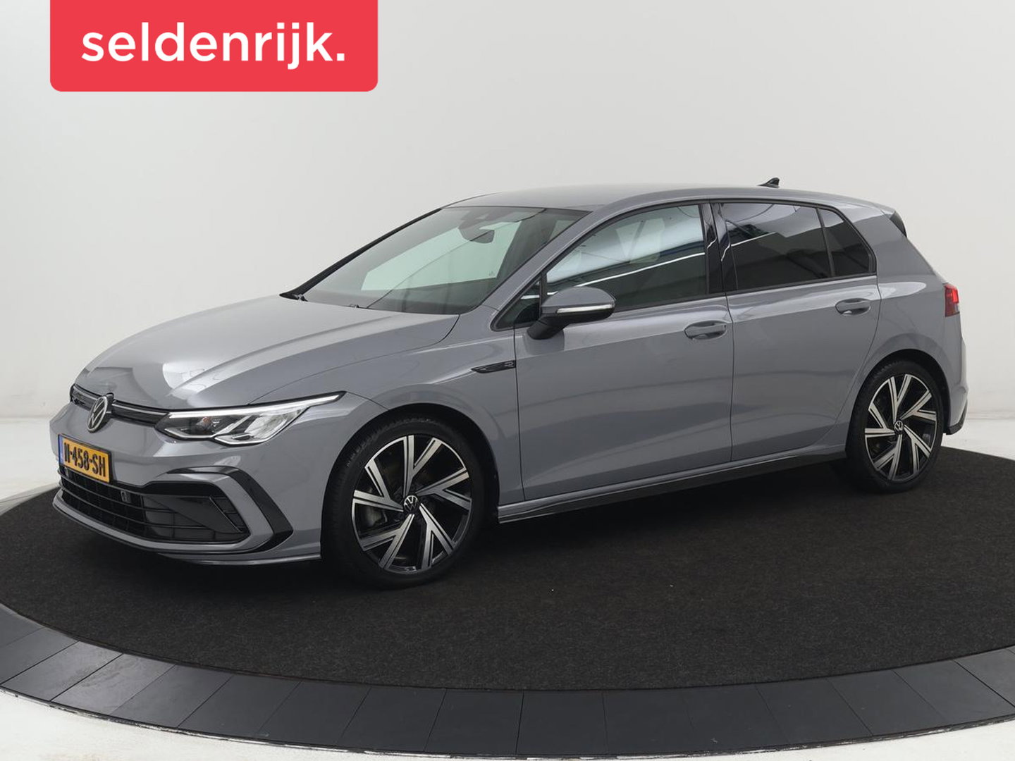 Volkswagen Golf 1.5 TSI R-Line Business | Carplay | Stoelverwarming | Full LED | Adaptive cruise | Parkeersensoren | Navigatie | Climate control | LM | Sfeerverlichting
