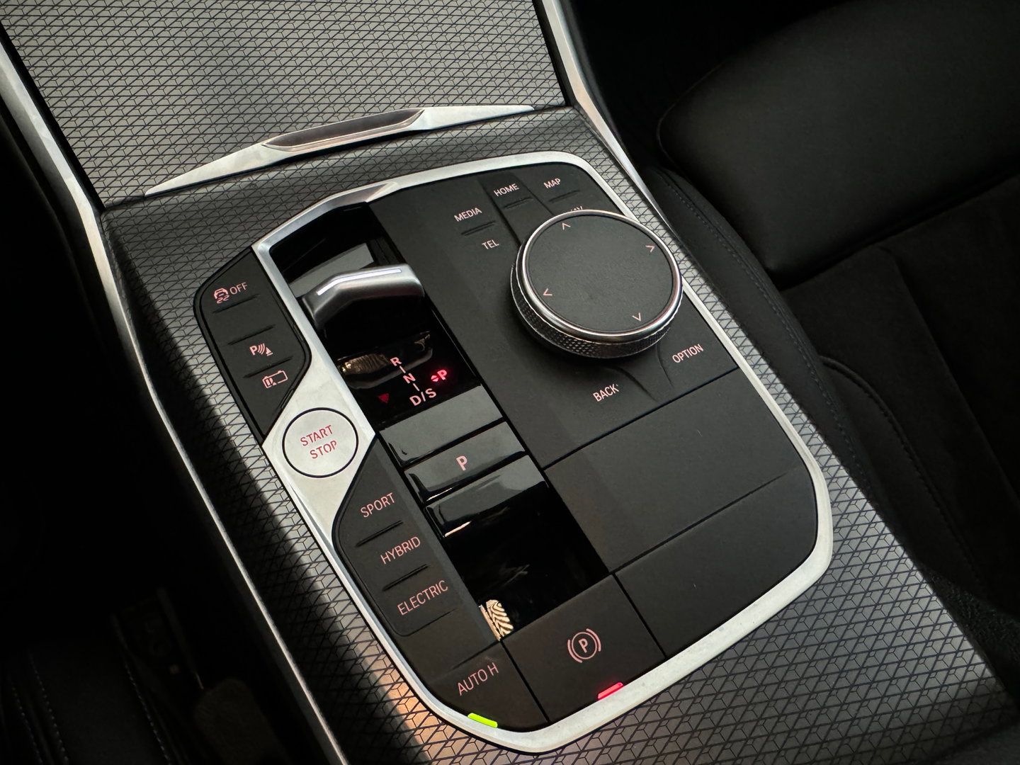 BMW 3 Serie Touring 330e M Sport HuD|Keyless|Sfeer|Camera