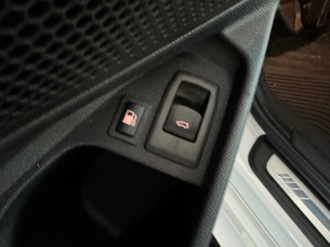 BMW 3 Serie Touring 330e M Sport HuD|Keyless|Sfeer|Camera