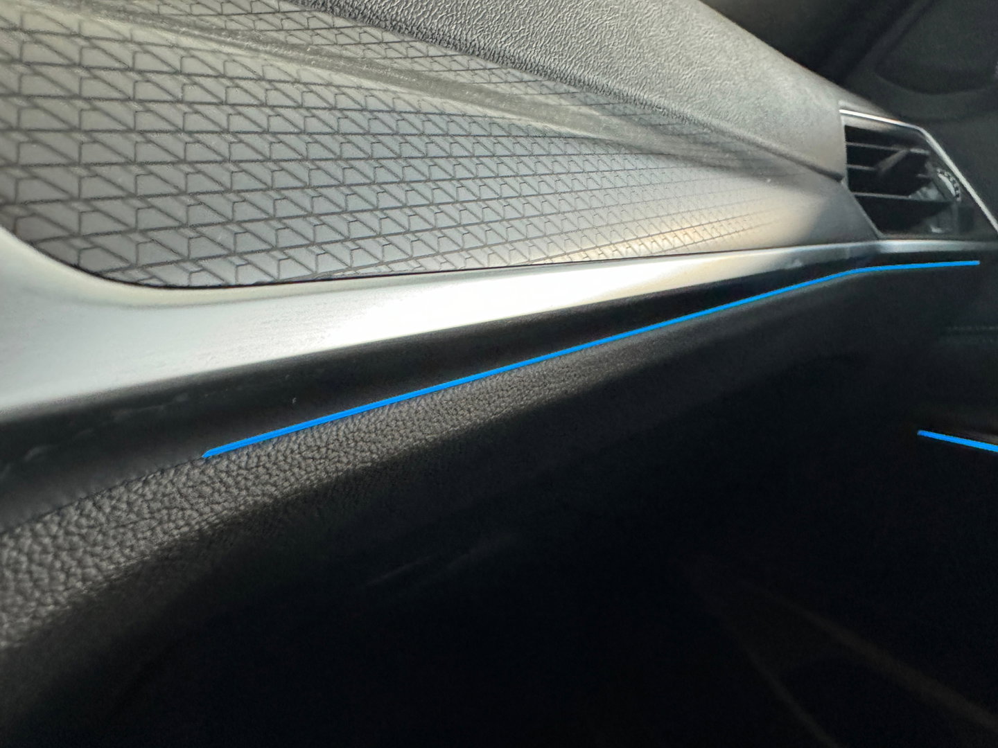 BMW 3 Serie Touring 330e M Sport HuD|Keyless|Sfeer|Camera