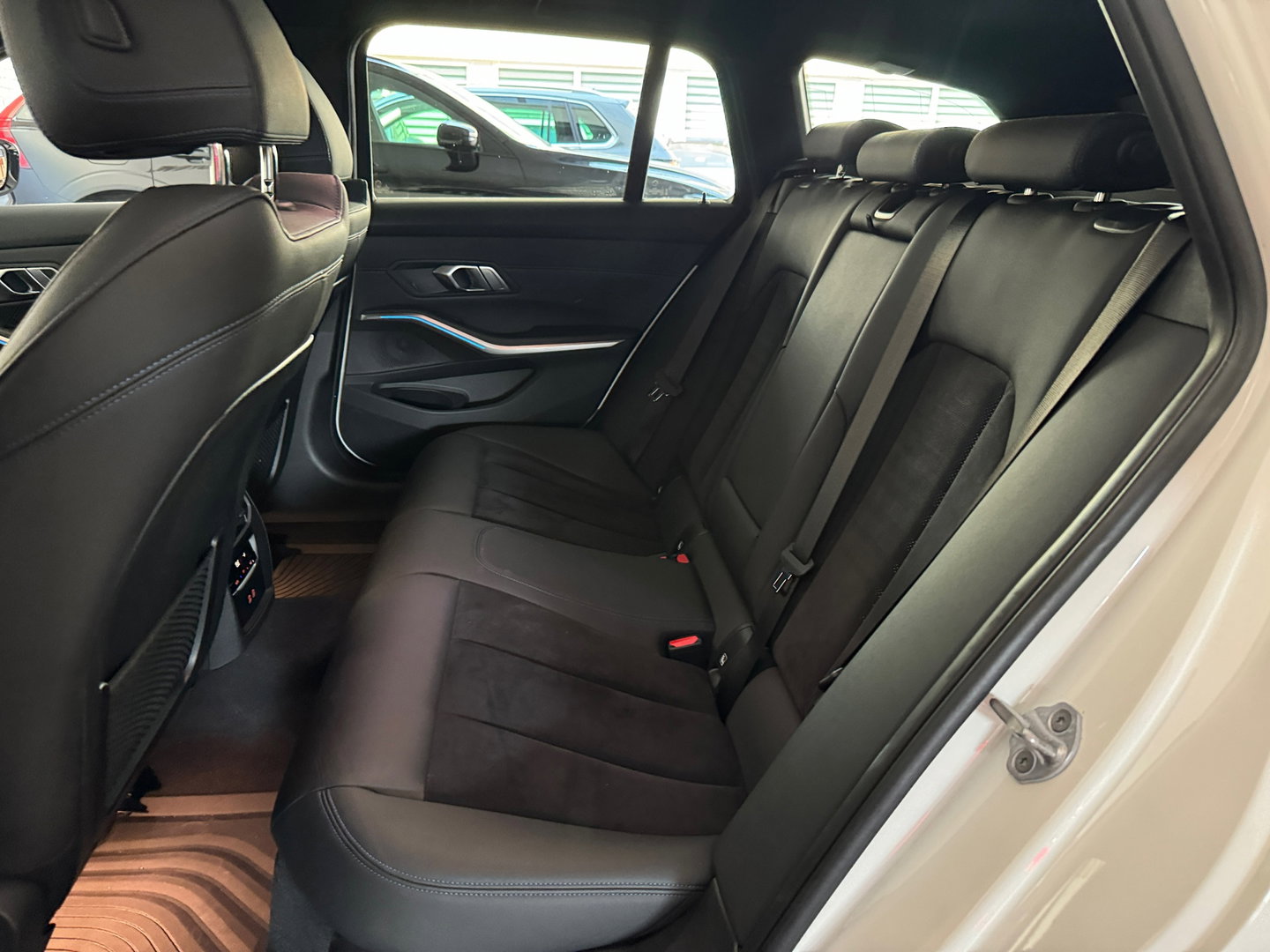 BMW 3 Serie Touring 330e M Sport HuD|Keyless|Sfeer|Camera