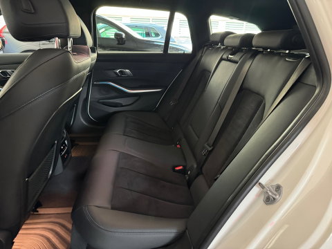 BMW 3 Serie Touring 330e M Sport HuD|Keyless|Sfeer|Camera