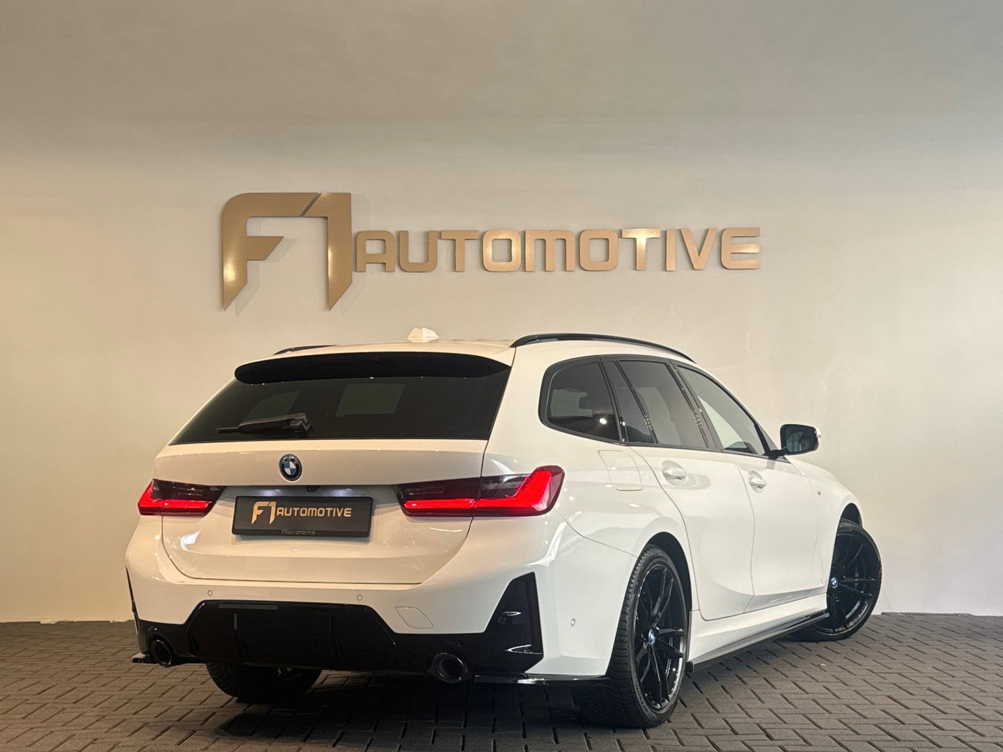 BMW 3 Serie Touring 330e M Sport HuD|Keyless|Sfeer|Camera