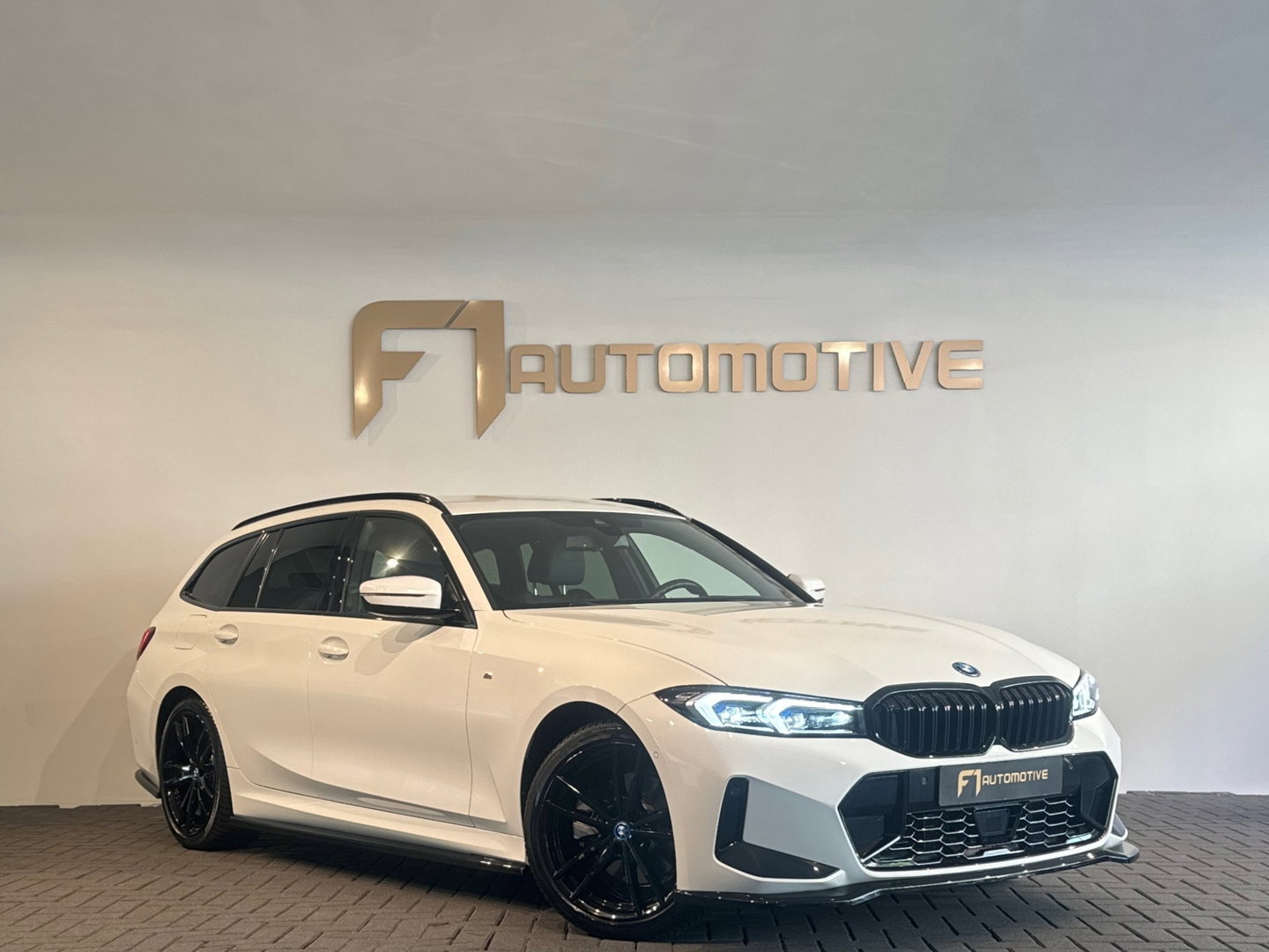 BMW 3 Serie Touring 330e M Sport HuD|Keyless|Sfeer|Camera