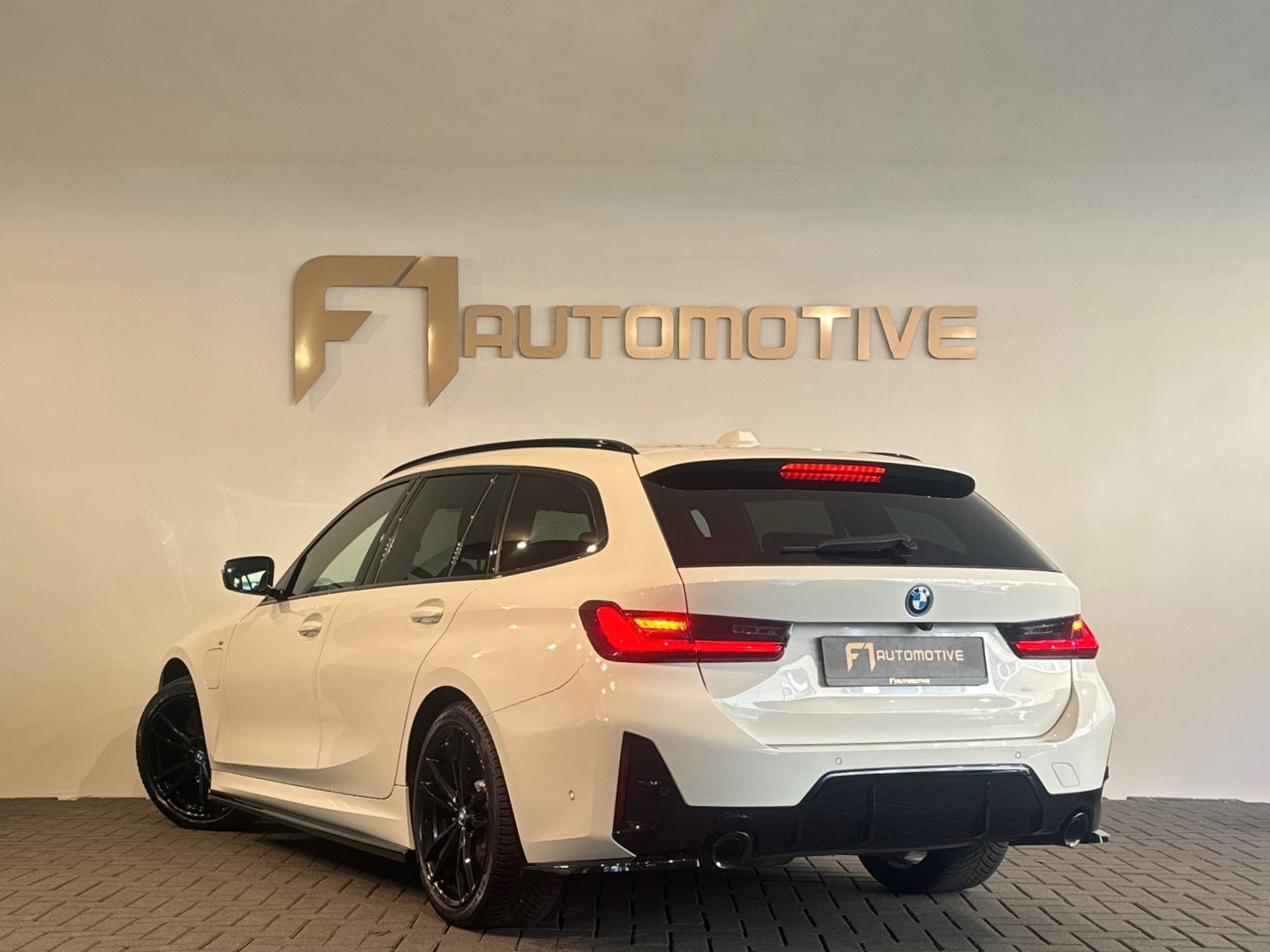 BMW 3 Serie Touring 330e M Sport HuD|Keyless|Sfeer|Camera