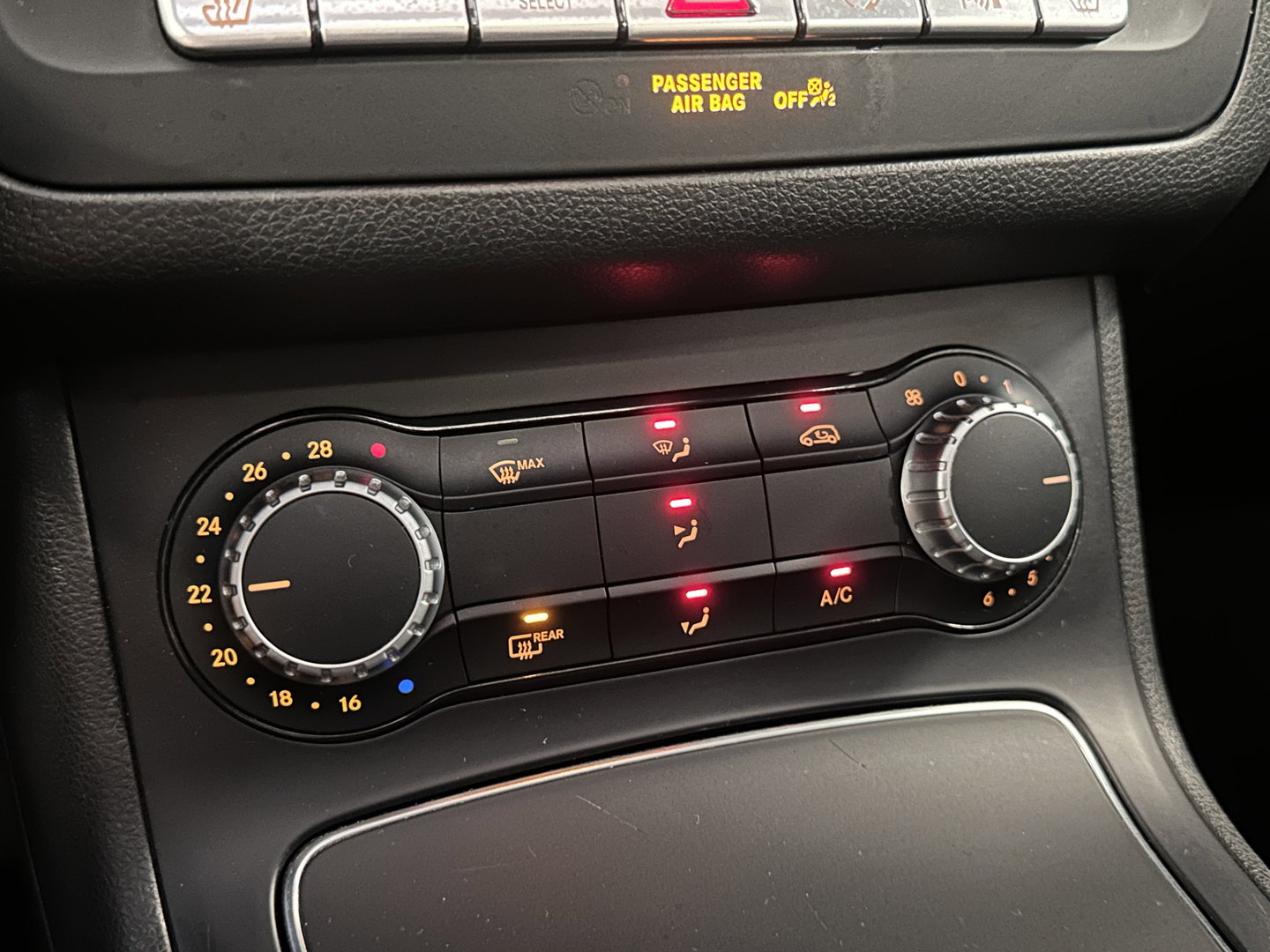 Mercedes-Benz B-Klasse 180 Prestige | Panoramadak | Cruise Control | Parkeersensoren | Stoelverwarming | LED | Isofix |