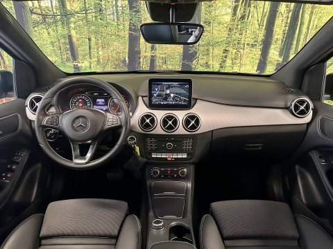 Mercedes-Benz B-Klasse 180 Prestige | Panoramadak | Cruise Control | Parkeersensoren | Stoelverwarming | LED | Isofix |