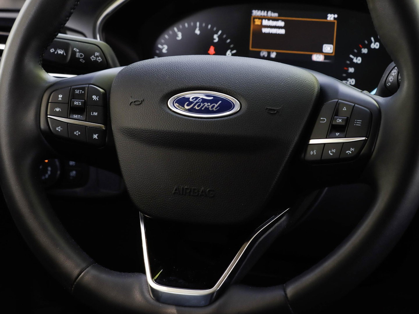 Ford Focus Active 1.0 EcoBoost Hybrid Titanium Style Automaat