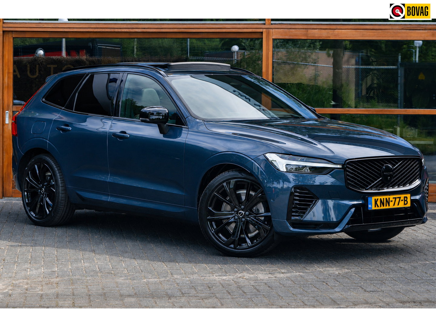 Volvo XC60 T8 Hybride AWD Ultra Black Edition | Luchtvering | Head-Up Display | Trekhaak | Harman/Kardon |