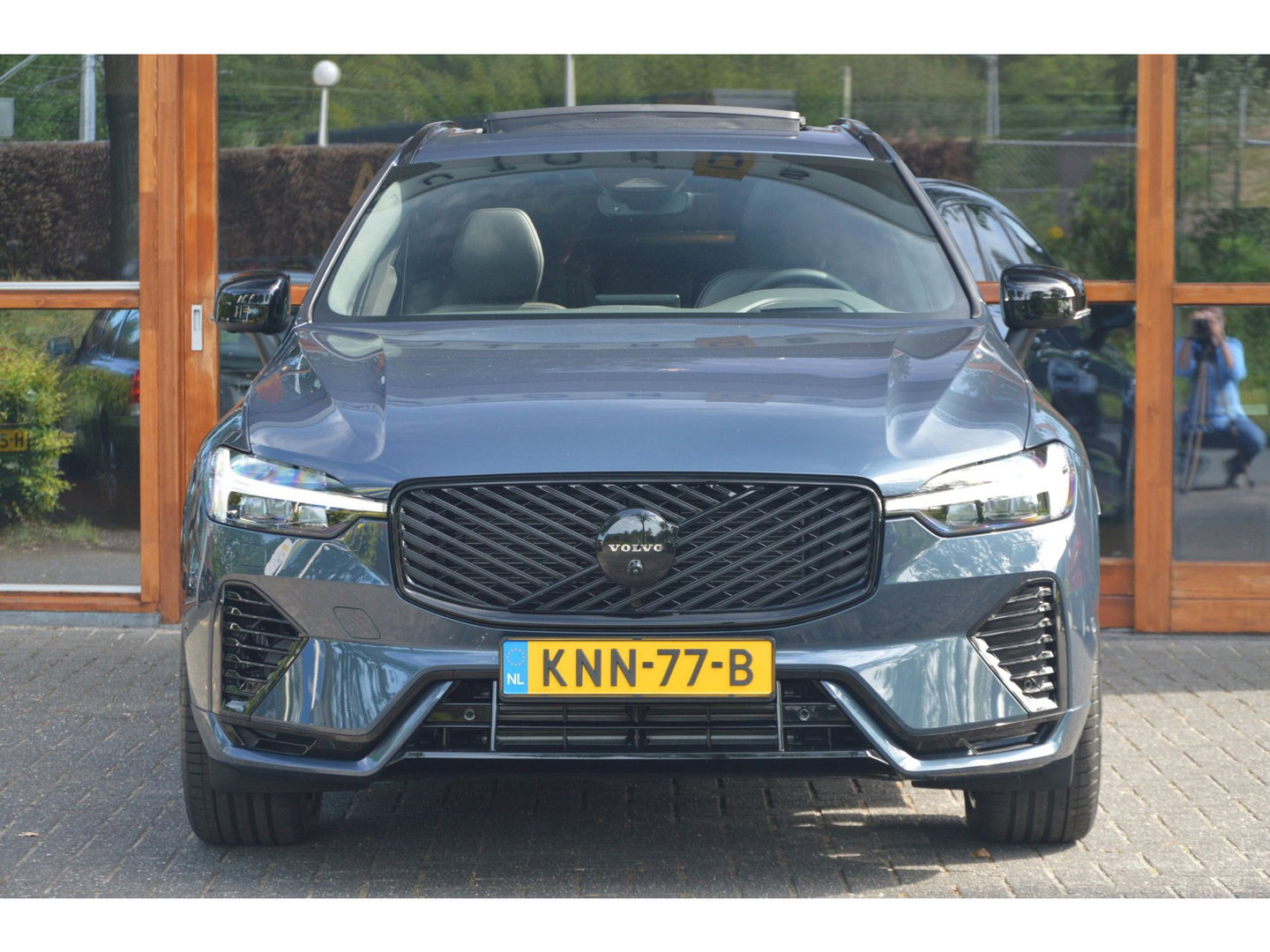 Volvo XC60 T8 Hybride AWD Ultra Black Edition | Luchtvering | Head-Up Display | Trekhaak | Harman/Kardon |