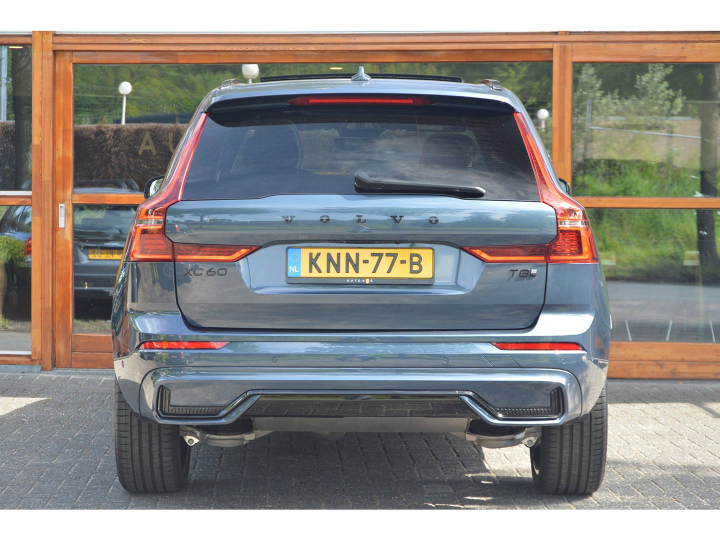 Volvo XC60 T8 Hybride AWD Ultra Black Edition | Luchtvering | Head-Up Display | Trekhaak | Harman/Kardon |