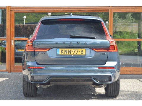 Volvo XC60 T8 Hybride AWD Ultra Black Edition | Luchtvering | Head-Up Display | Trekhaak | Harman/Kardon |