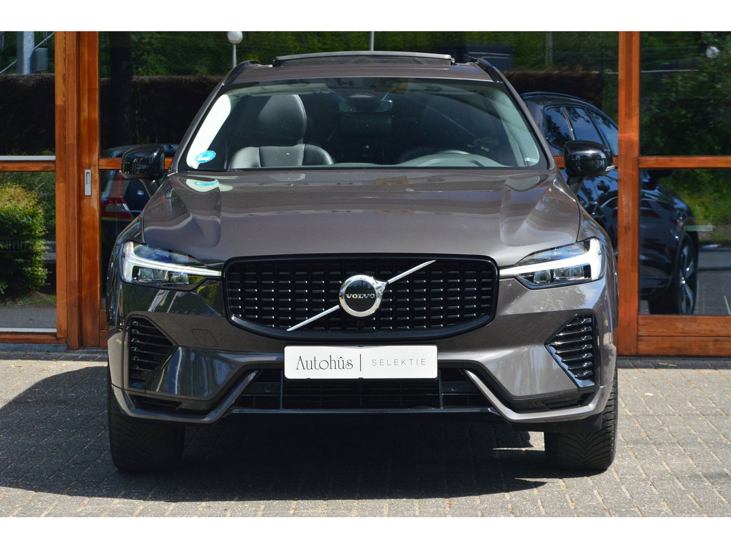 Volvo XC60 T6 Hybride AWD Plus Dark LONG RANGE| Panoramadak | Harman/Kardon | Camera | Stoel + Stuur Verwarmd |