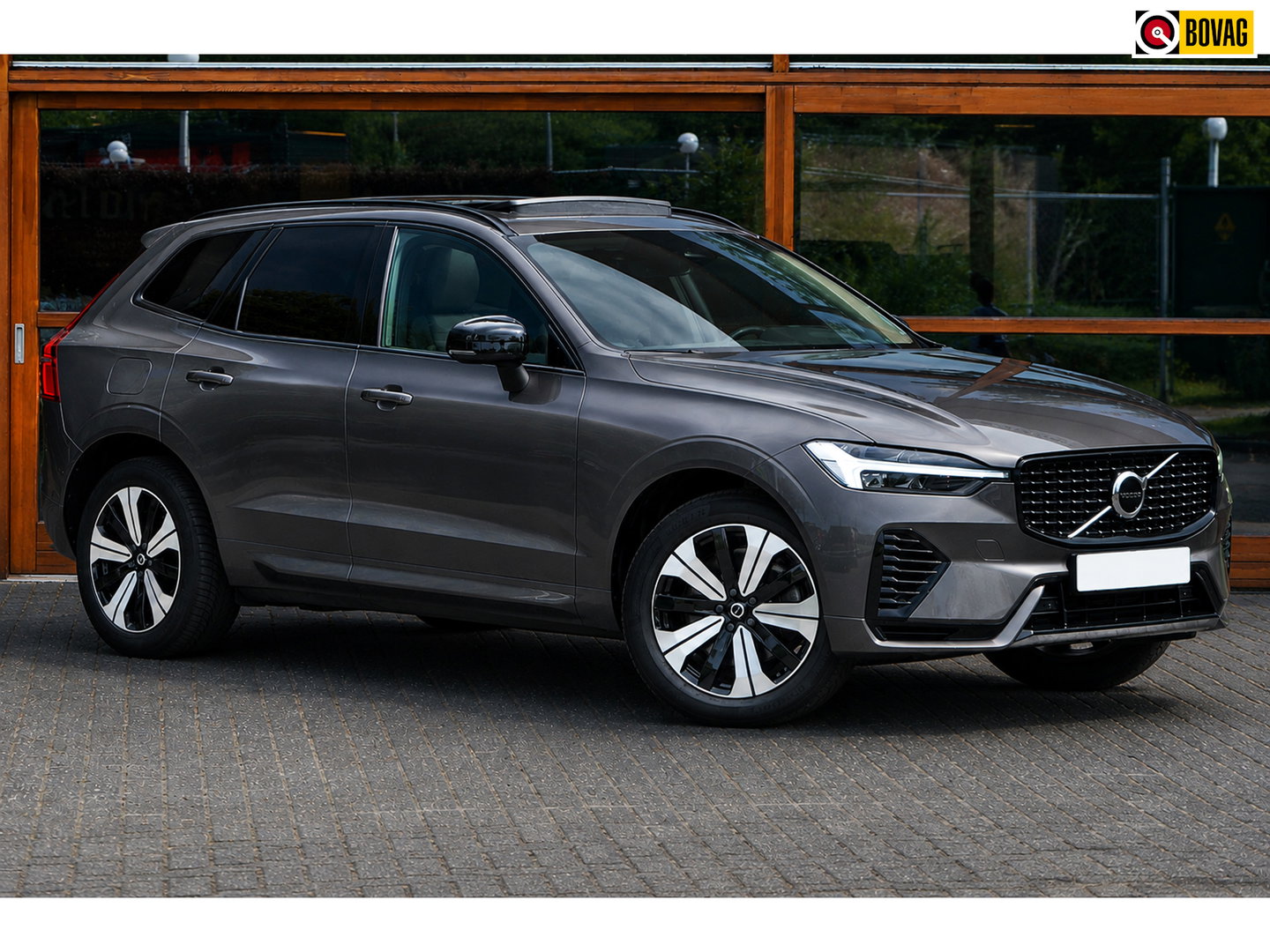 Volvo XC60 T6 Hybride AWD Plus Dark LONG RANGE| Panoramadak | Harman/Kardon | Camera | Stoel + Stuur Verwarmd |