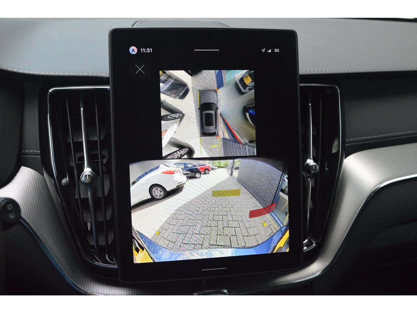Volvo XC60 T8 Hybride AWD Ultra Black Edition | Luchtvering | Head-Up Display | Trekhaak | Harman/Kardon |