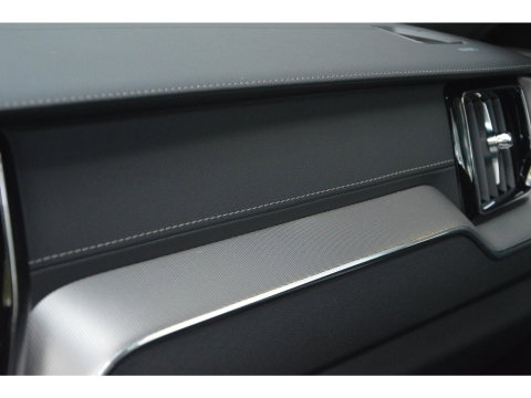 Volvo XC60 T8 Hybride AWD Ultra Black Edition | Luchtvering | Head-Up Display | Trekhaak | Harman/Kardon |