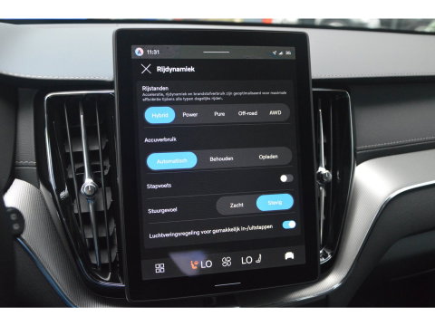 Volvo XC60 T8 Hybride AWD Ultra Black Edition | Luchtvering | Head-Up Display | Trekhaak | Harman/Kardon |
