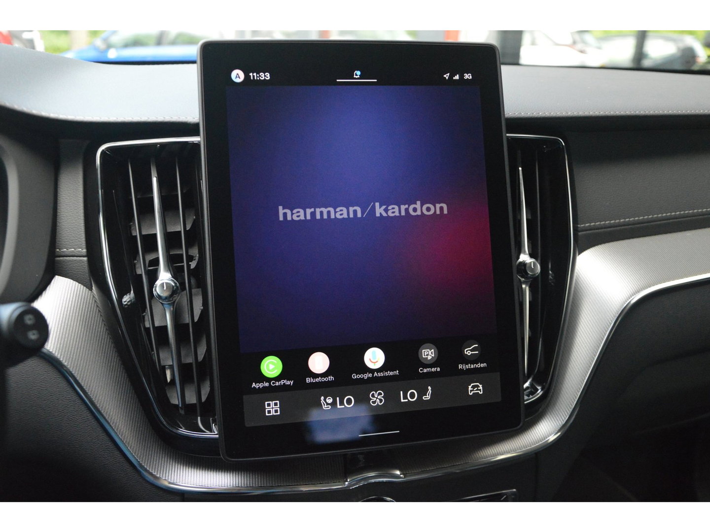Volvo XC60 T8 Hybride AWD Ultra Black Edition | Luchtvering | Head-Up Display | Trekhaak | Harman/Kardon |