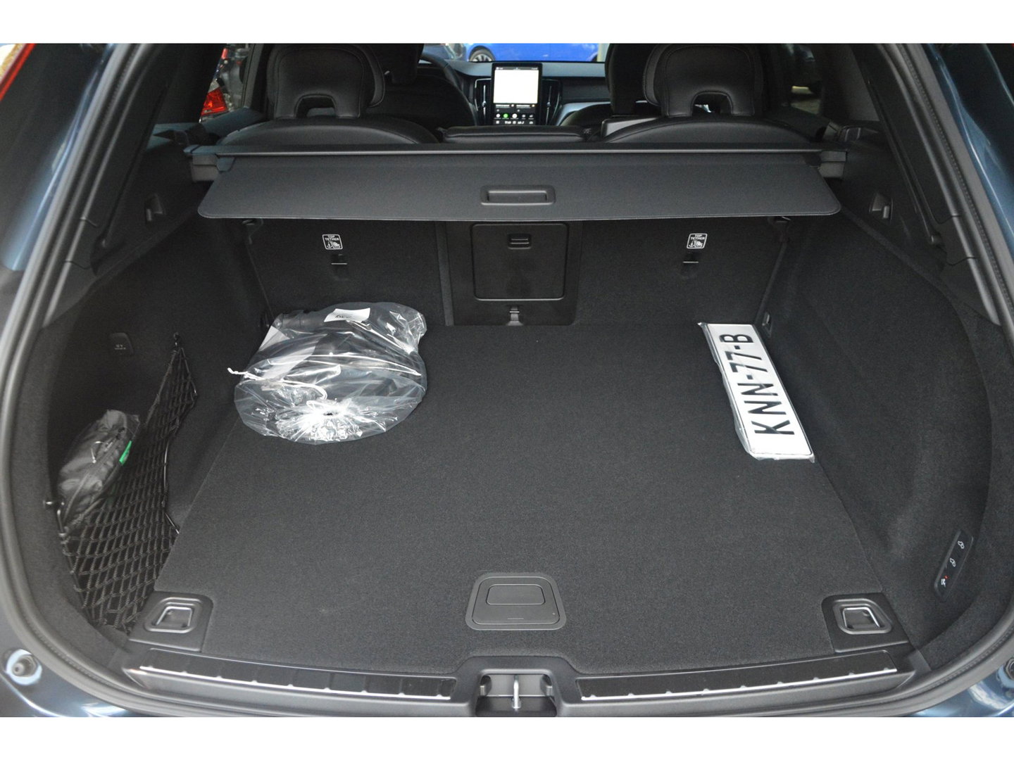 Volvo XC60 T8 Hybride AWD Ultra Black Edition | Luchtvering | Head-Up Display | Trekhaak | Harman/Kardon |