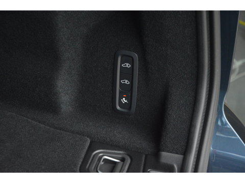 Volvo XC60 T8 Hybride AWD Ultra Black Edition | Luchtvering | Head-Up Display | Trekhaak | Harman/Kardon |