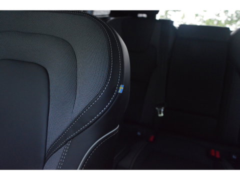 Volvo XC60 T8 Hybride AWD Ultra Black Edition | Luchtvering | Head-Up Display | Trekhaak | Harman/Kardon |