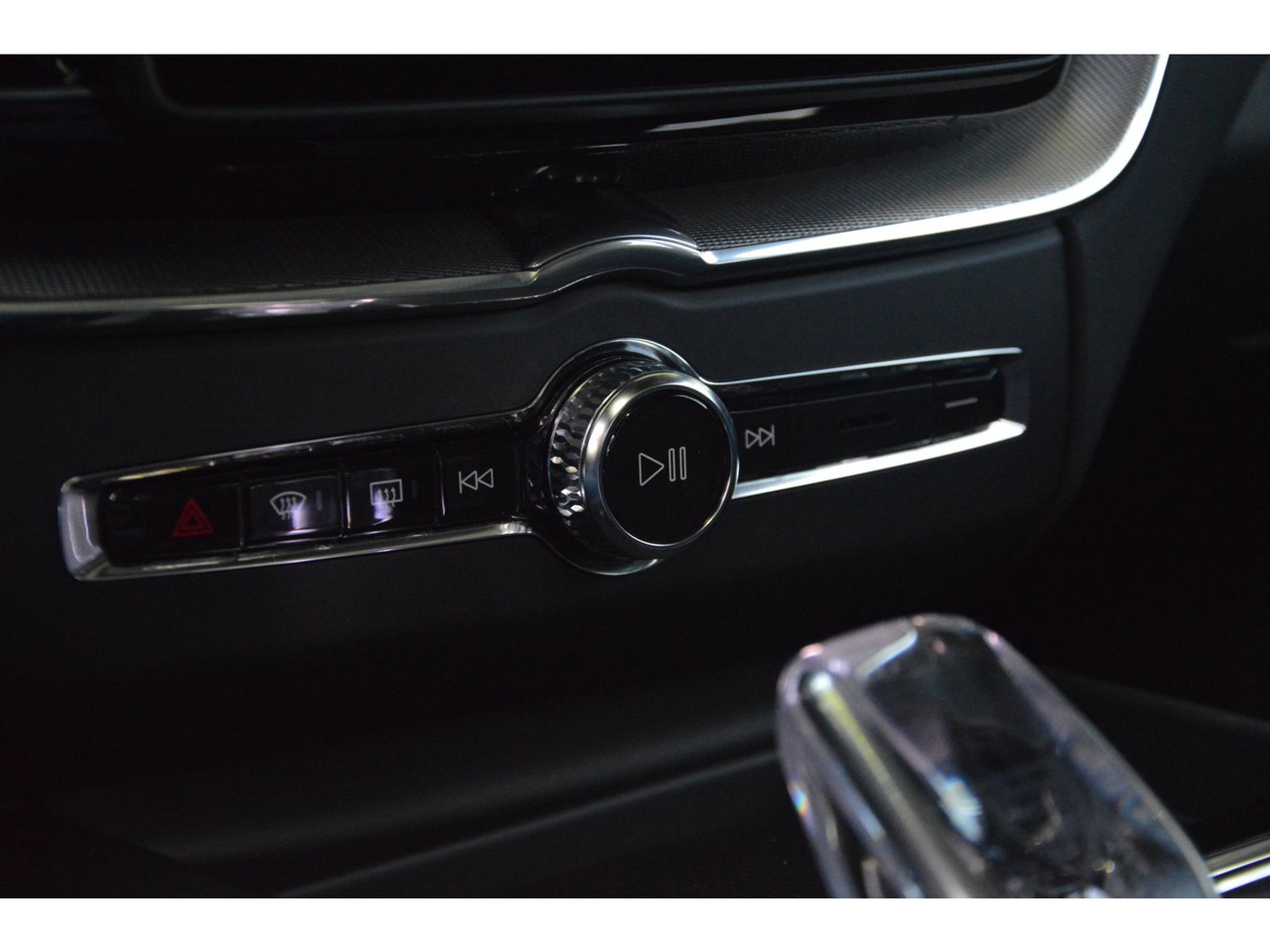 Volvo XC60 T8 Hybride AWD Ultra Black Edition | Luchtvering | Head-Up Display | Trekhaak | Harman/Kardon |