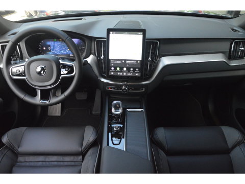 Volvo XC60 T8 Hybride AWD Ultra Black Edition | Luchtvering | Head-Up Display | Trekhaak | Harman/Kardon |