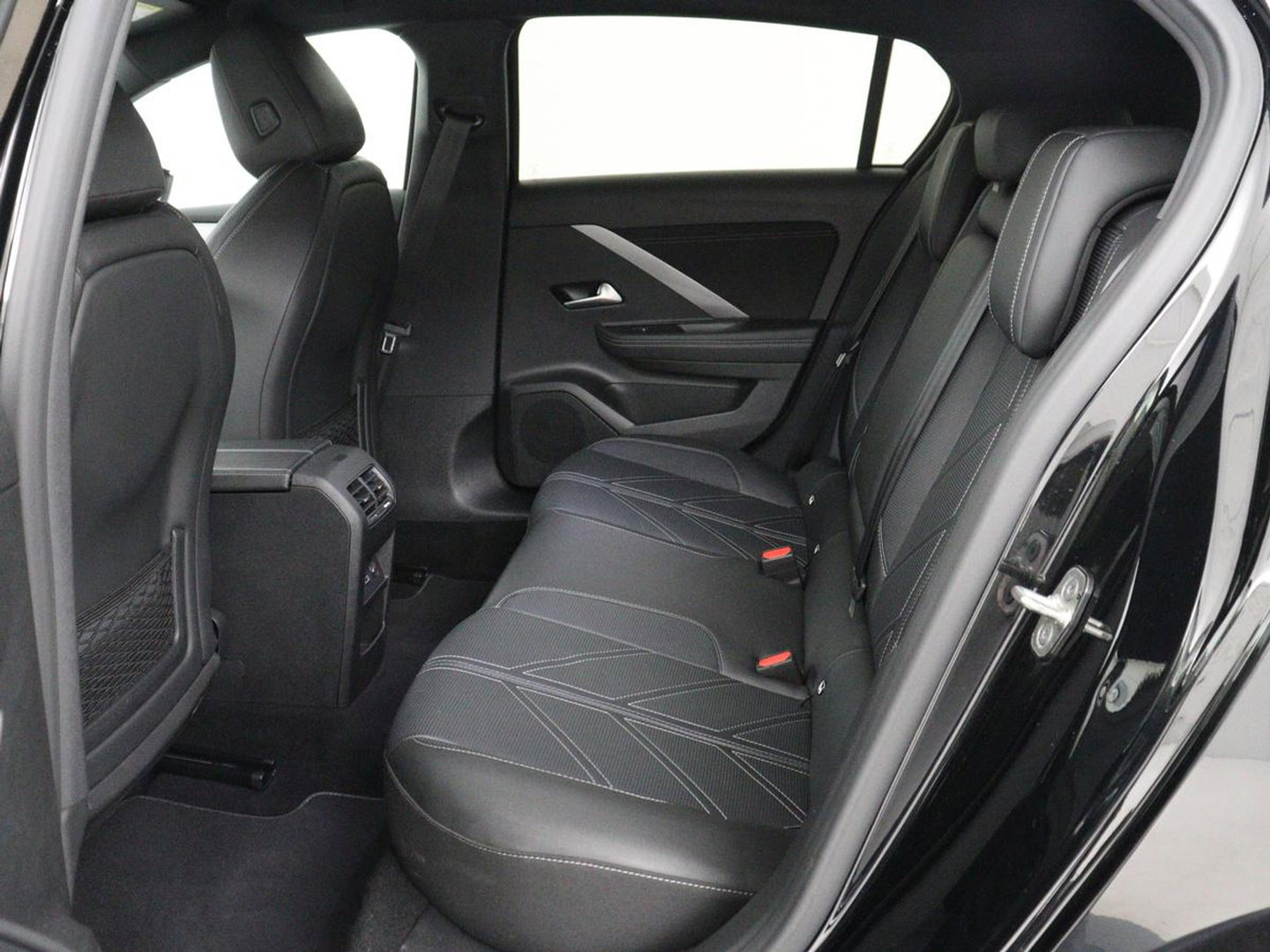 Opel Astra 1.6 Hybrid GS Line | SOH 93,3% | Head-Up | Leder | 360 Camera | Massage | Adaptive cruise | Stoelventilatie | 18'' velgen | Carplay | Navigatie | Full LED | Keyless | Climate control | PHEV | Plug In