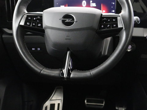 Opel Astra 1.6 Hybrid GS Line | SOH 93,3% | Head-Up | Leder | 360 Camera | Massage | Adaptive cruise | Stoelventilatie | 18'' velgen | Carplay | Navigatie | Full LED | Keyless | Climate control | PHEV | Plug In