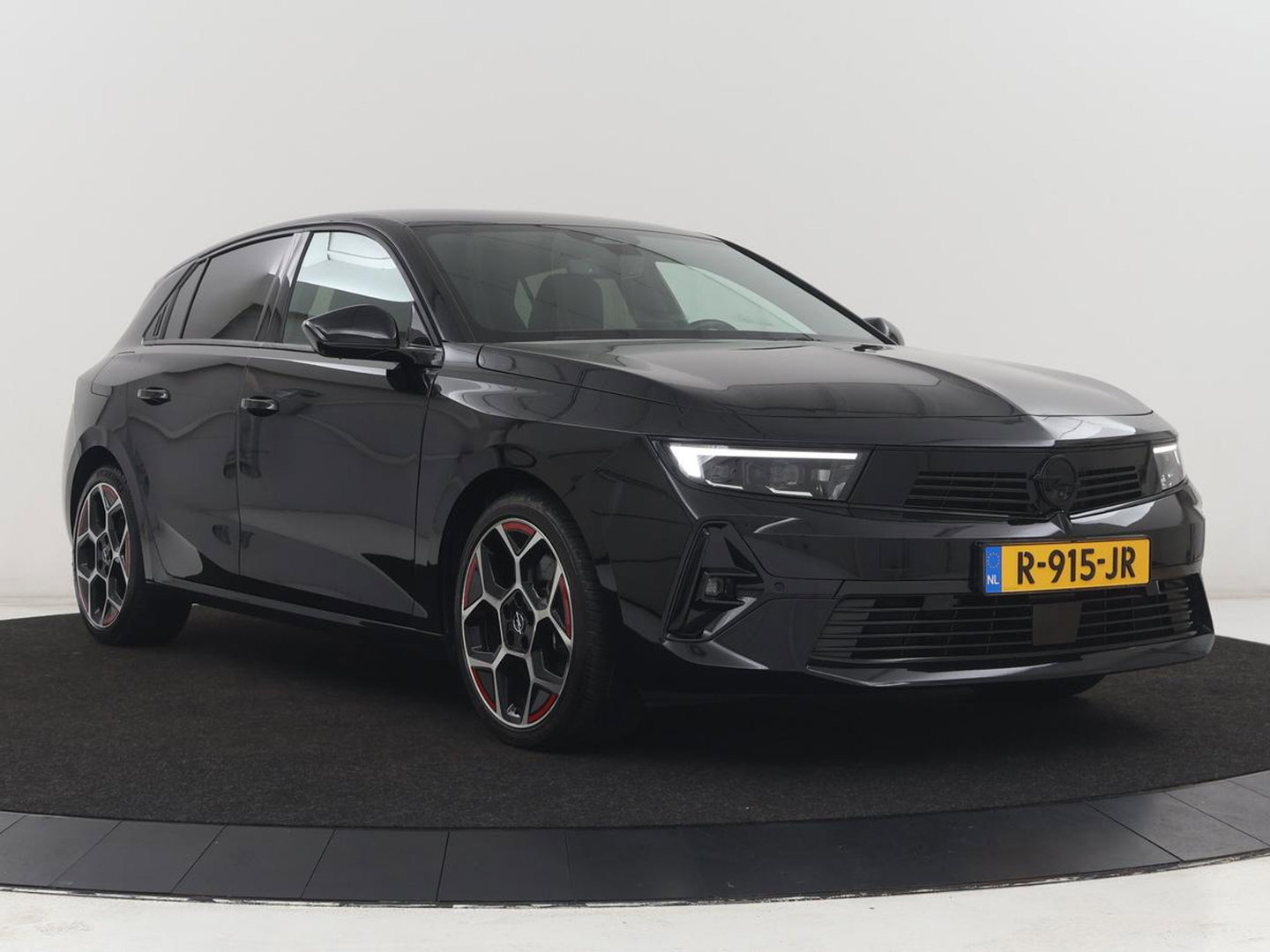 Opel Astra 1.6 Hybrid GS Line | SOH 93,3% | Head-Up | Leder | 360 Camera | Massage | Adaptive cruise | Stoelventilatie | 18'' velgen | Carplay | Navigatie | Full LED | Keyless | Climate control | PHEV | Plug In
