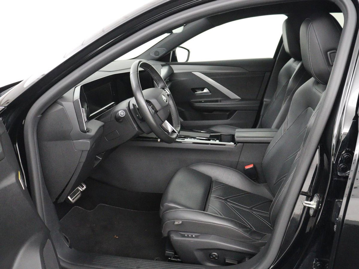 Opel Astra 1.6 Hybrid GS Line | SOH 93,3% | Head-Up | Leder | 360 Camera | Massage | Adaptive cruise | Stoelventilatie | 18'' velgen | Carplay | Navigatie | Full LED | Keyless | Climate control | PHEV | Plug In
