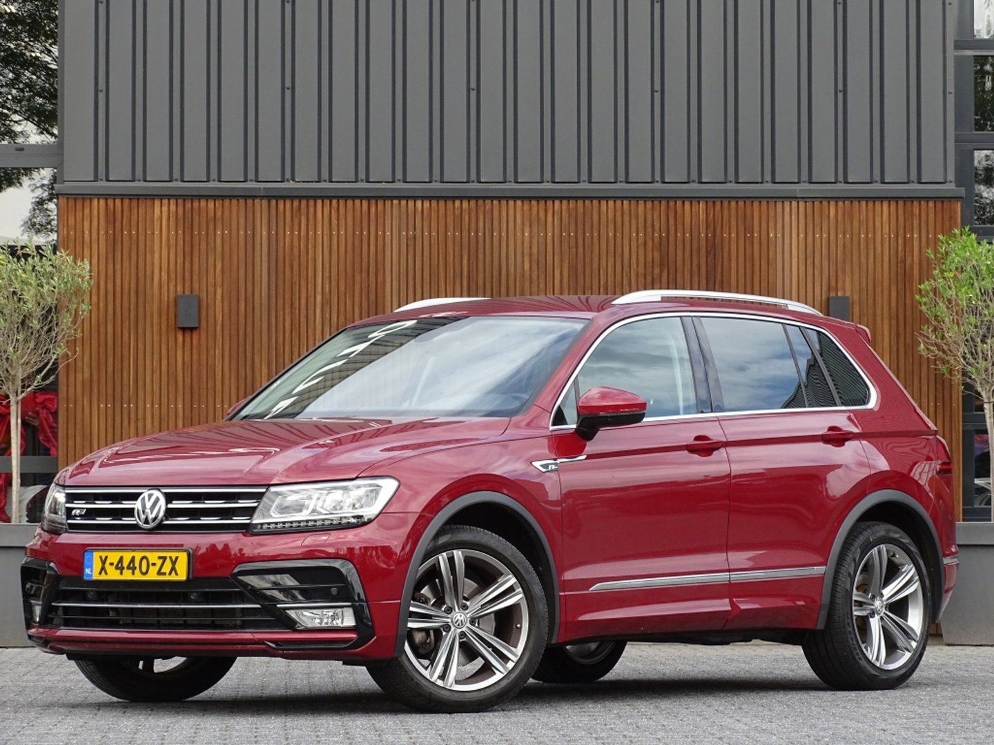 Volkswagen Tiguan 2.0 TSI 4-Motion 180 PK / R-Line / RNS / LED