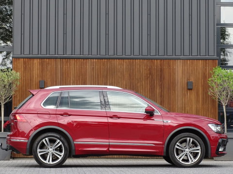 Volkswagen Tiguan 2.0 TSI 4-Motion 180 PK / R-Line / RNS / LED