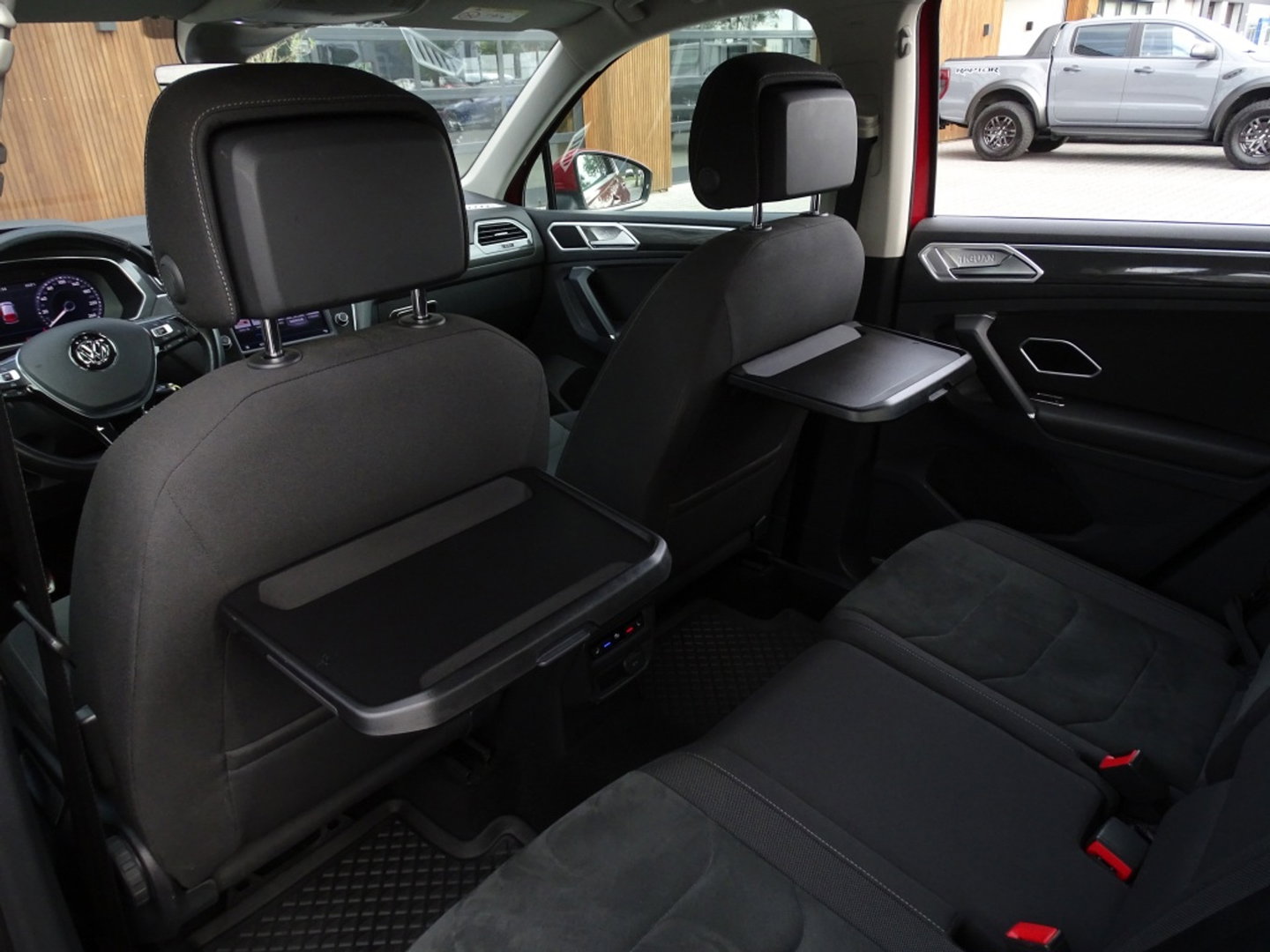 Volkswagen Tiguan 2.0 TSI 4-Motion 180 PK / R-Line / RNS / LED