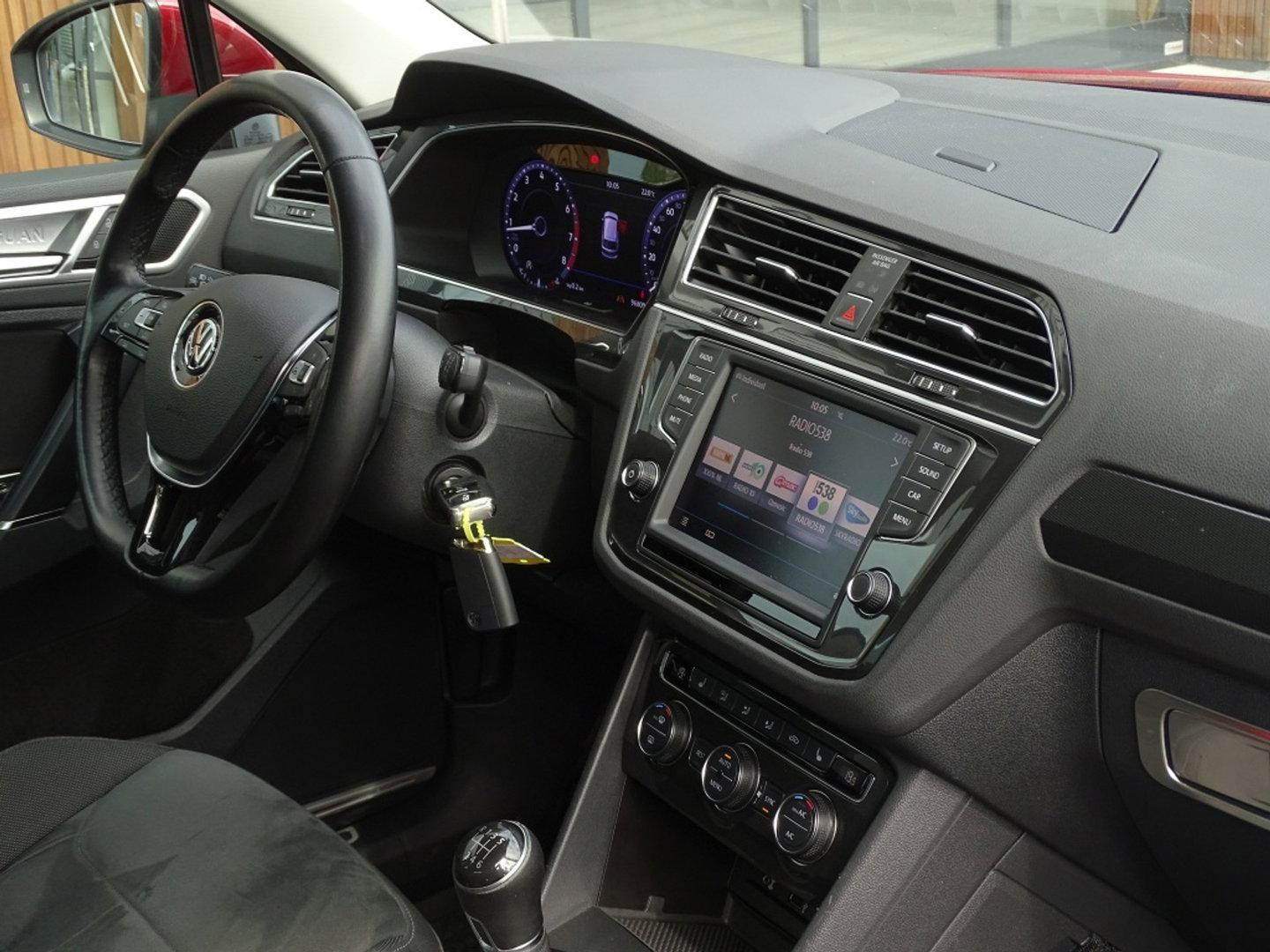 Volkswagen Tiguan 2.0 TSI 4-Motion 180 PK / R-Line / RNS / LED