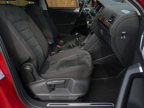 Volkswagen Tiguan 2.0 TSI 4-Motion 180 PK / R-Line / RNS / LED