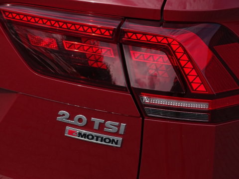 Volkswagen Tiguan 2.0 TSI 4-Motion 180 PK / R-Line / RNS / LED