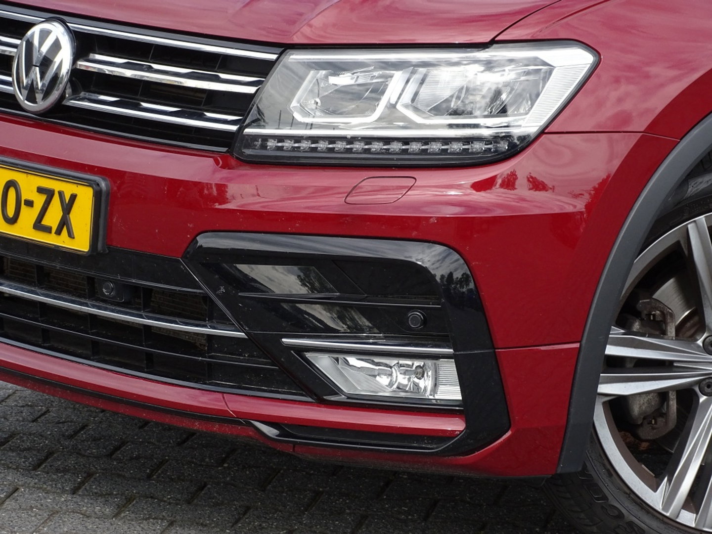 Volkswagen Tiguan 2.0 TSI 4-Motion 180 PK / R-Line / RNS / LED