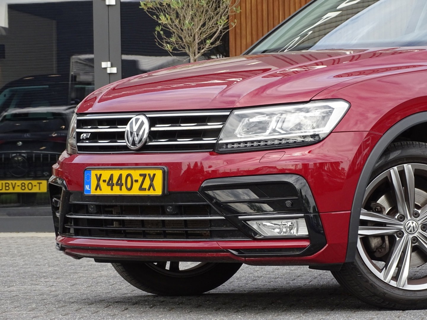 Volkswagen Tiguan 2.0 TSI 4-Motion 180 PK / R-Line / RNS / LED