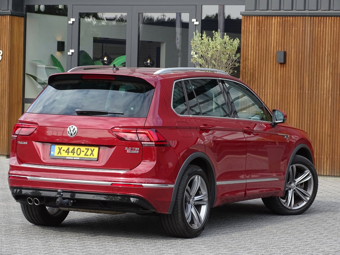 Volkswagen Tiguan 2.0 TSI 4-Motion 180 PK / R-Line / RNS / LED