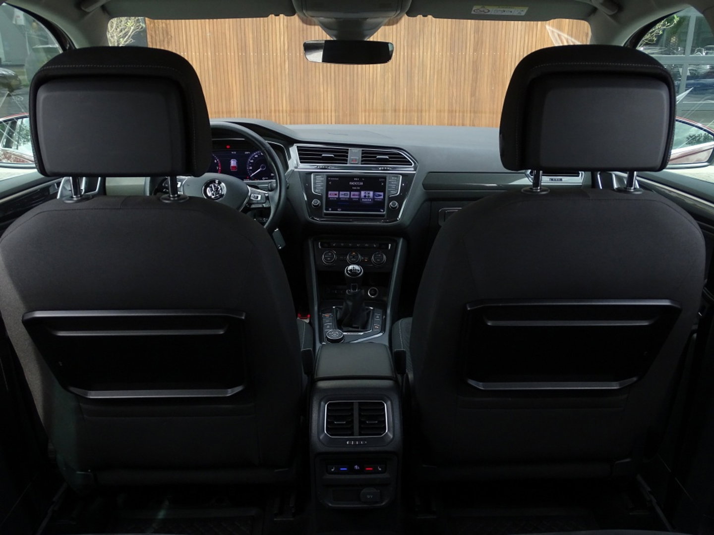 Volkswagen Tiguan 2.0 TSI 4-Motion 180 PK / R-Line / RNS / LED
