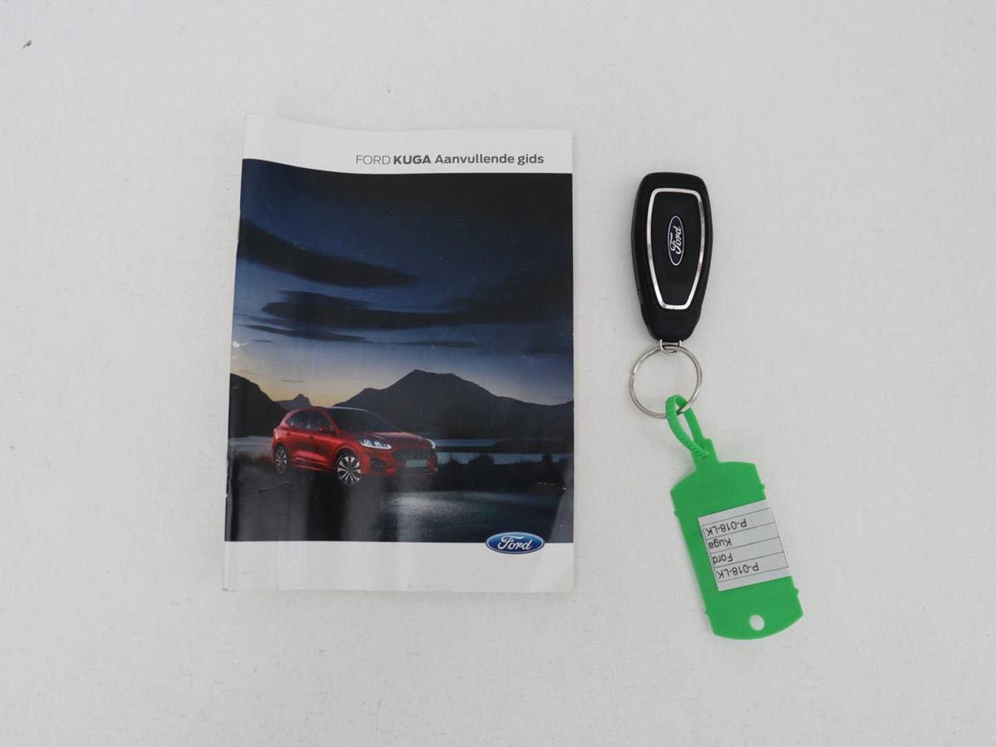 Ford Kuga 2.5 PHEV ST-Line | SOH 94,5% | Adaptive cruise | Leder/Alcantara | Camera | Carplay | Side Assist | Navigatie | Keyless | Parkeerhulp | Elektrische kofferklep | Climate control | Plug In