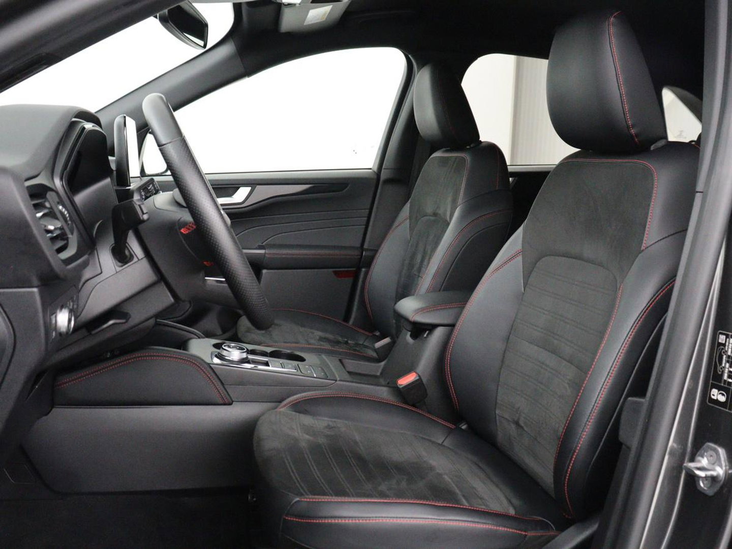 Ford Kuga 2.5 PHEV ST-Line | SOH 94,5% | Adaptive cruise | Leder/Alcantara | Camera | Carplay | Side Assist | Navigatie | Keyless | Parkeerhulp | Elektrische kofferklep | Climate control | Plug In