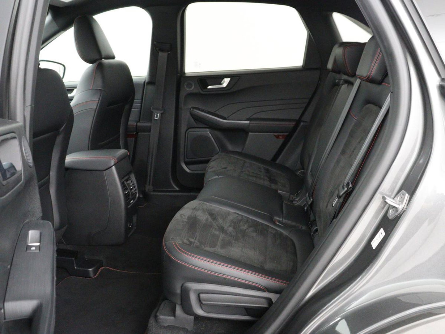 Ford Kuga 2.5 PHEV ST-Line | SOH 94,5% | Adaptive cruise | Leder/Alcantara | Camera | Carplay | Side Assist | Navigatie | Keyless | Parkeerhulp | Elektrische kofferklep | Climate control | Plug In
