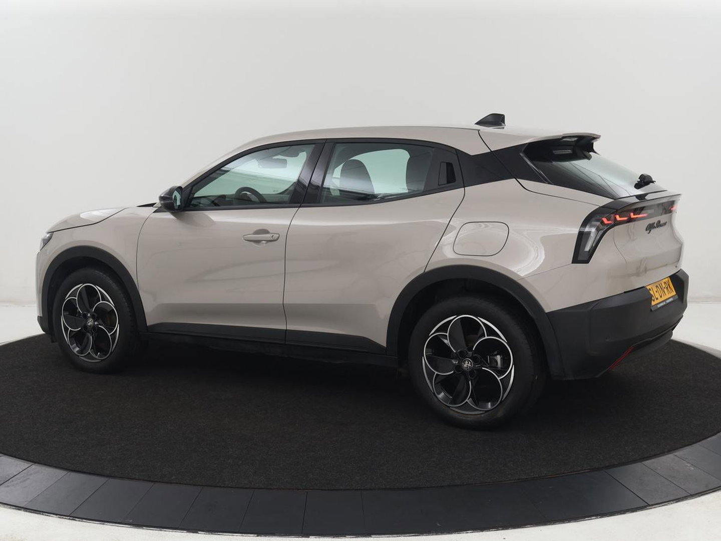 Alfa Romeo Junior Elettrica 54 kWh