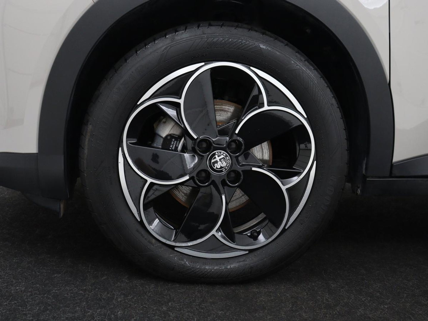 Alfa Romeo Junior Elettrica 54 kWh
