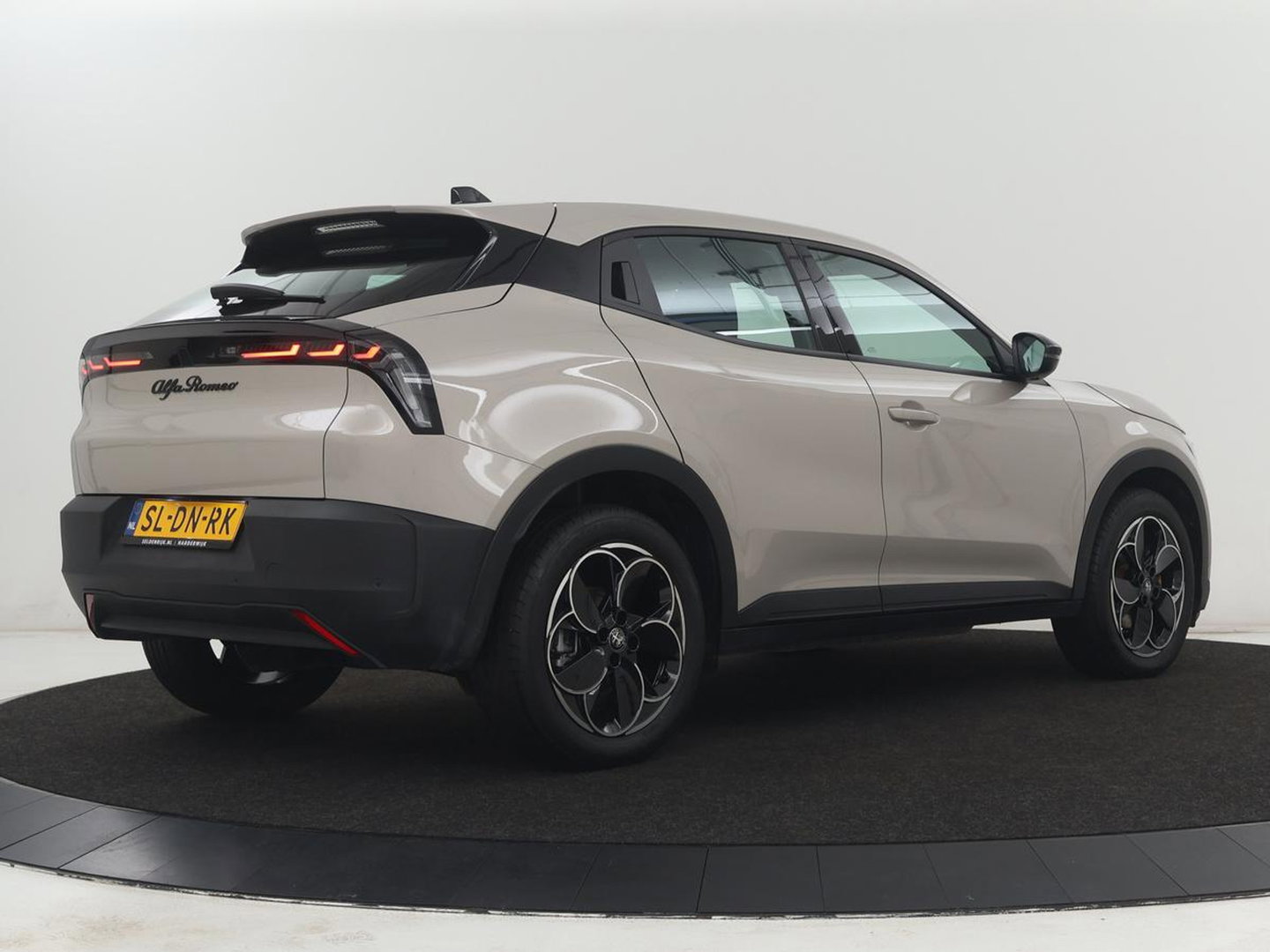 Alfa Romeo Junior Elettrica 54 kWh